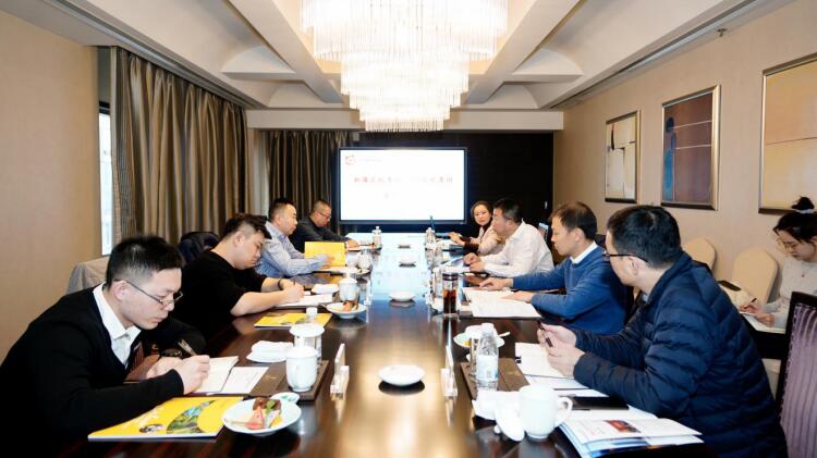 新疆云顶国际集团总经理王宏江来访互换