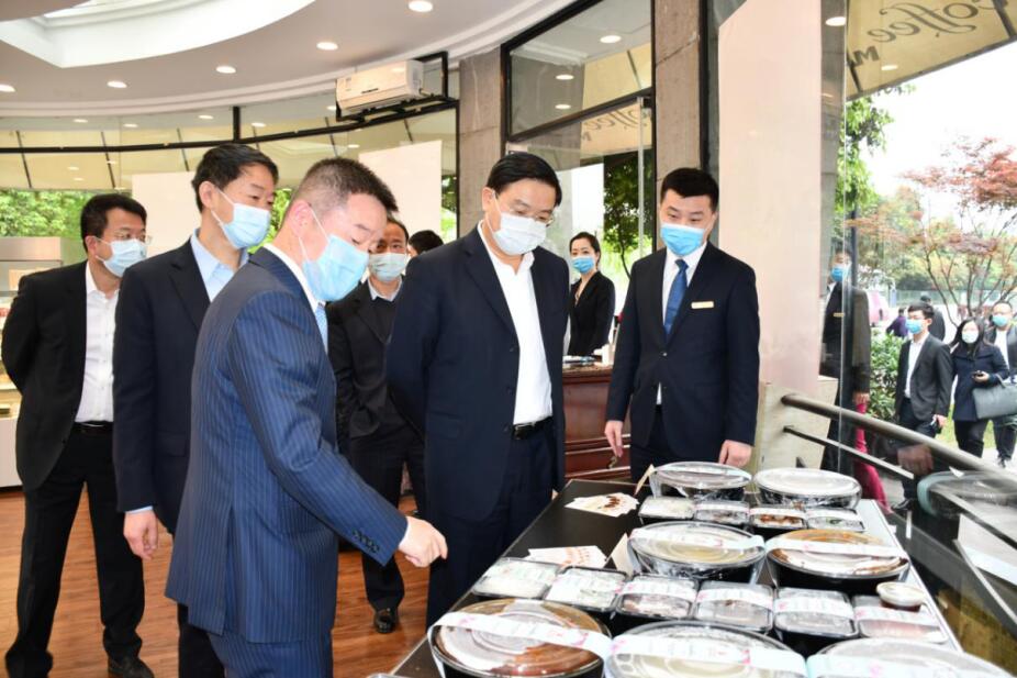王凤朝副省长赴省云顶国际集团调研 疫情防控、出产经营和鼎新发展工作