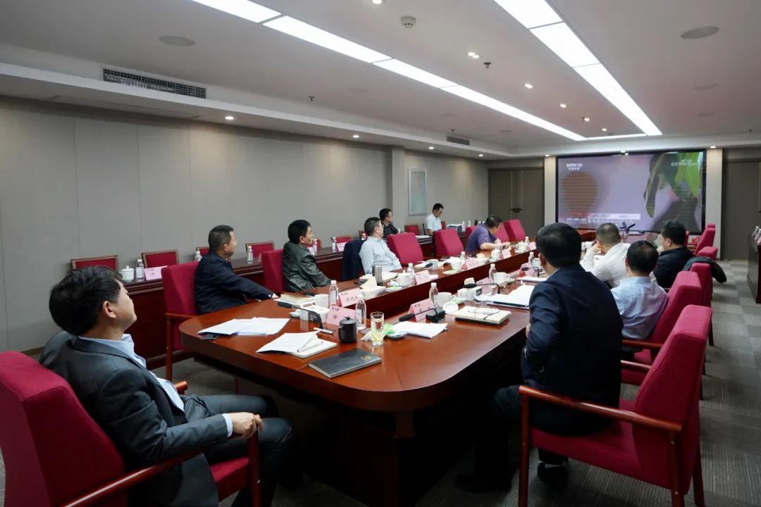 云顶国际集团党委理论进建中心组专题进建钻研总体国度安全观