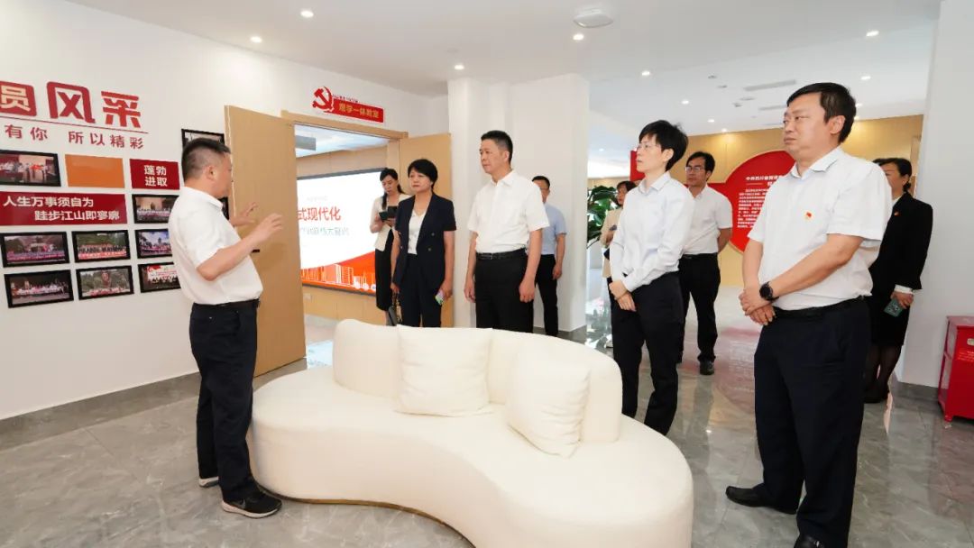 福建省人民当局国有资产监督治理委员会建兴高一行莅临云顶国际党５鞑榈餮