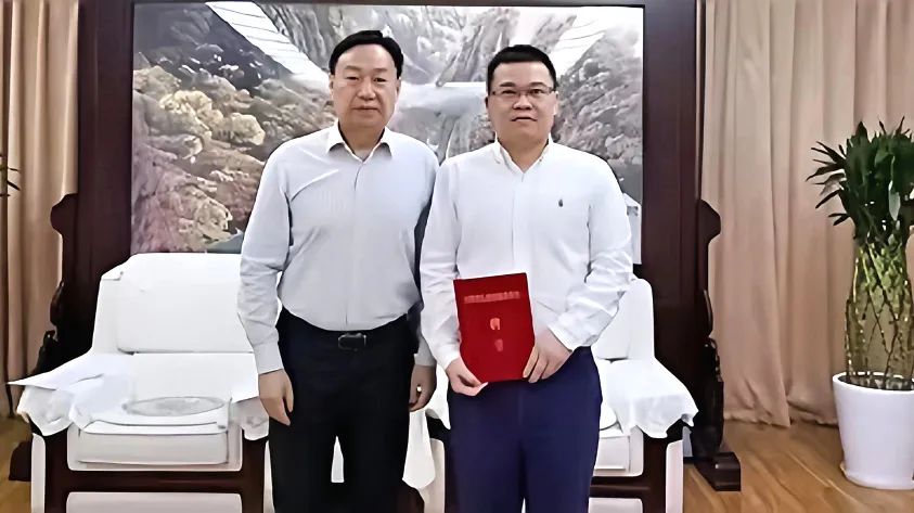 省云顶国际集团辅导受聘省当局参事室特约钻研员
