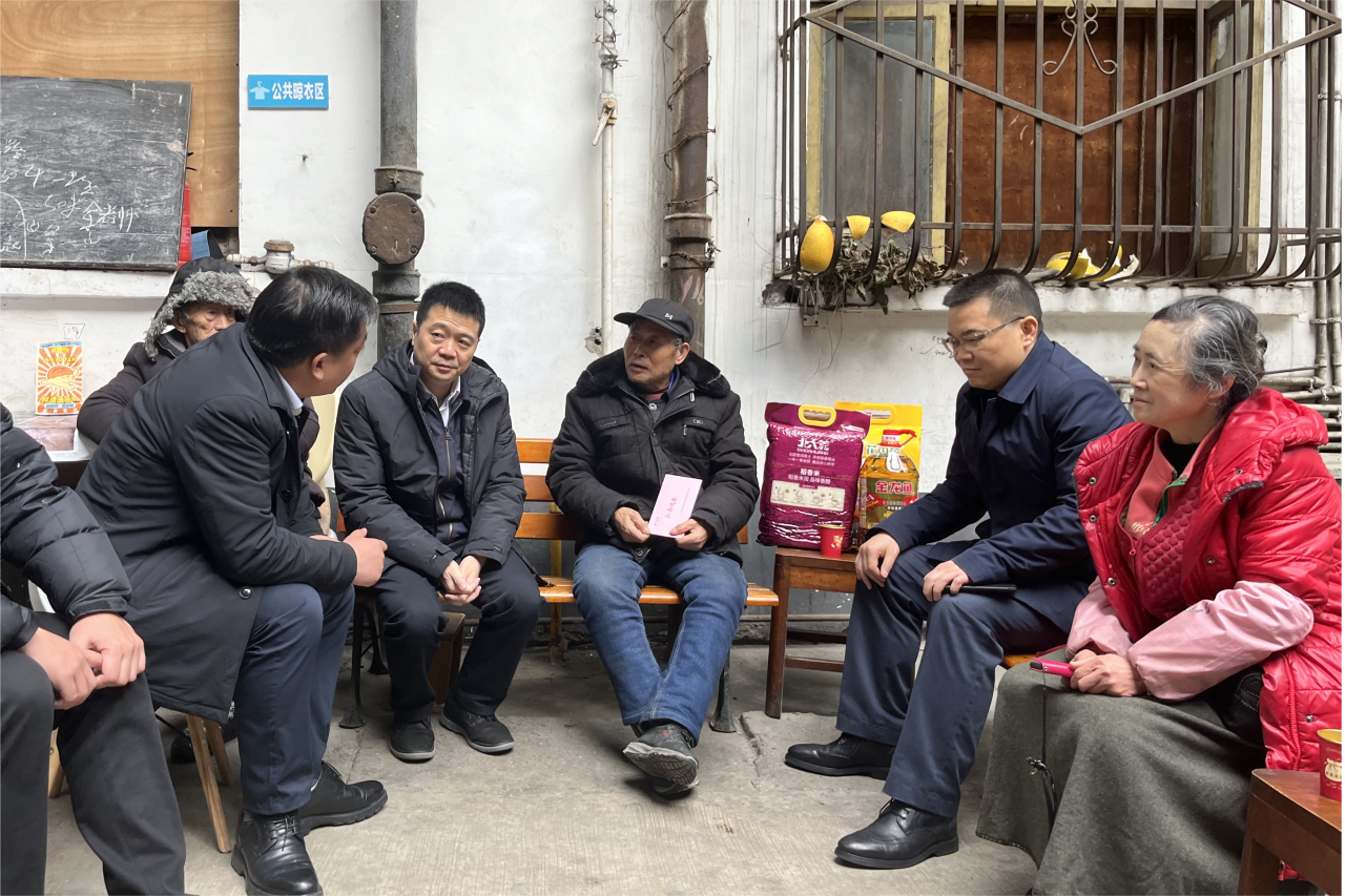 省云顶国际集团辅导班子成员走访慰问生涯难题党员、老党员、老干部