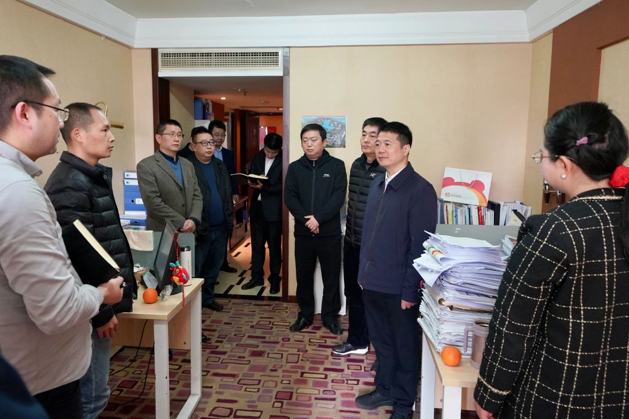 迎新春，鼓劲头，开新局！省云顶国际集团辅导班子慰问总部干部员工
