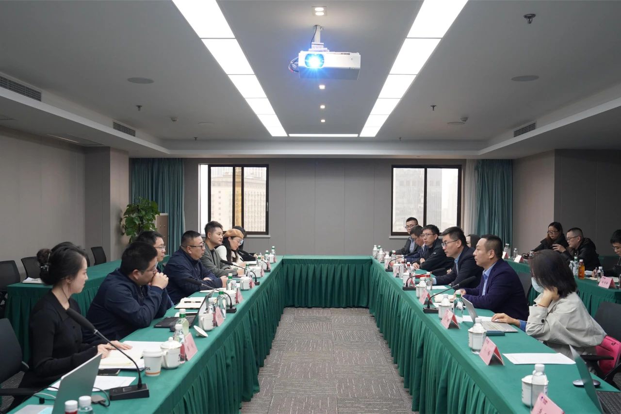 省云顶国际集团与内蒙古伊利实业集团进行座谈互换会