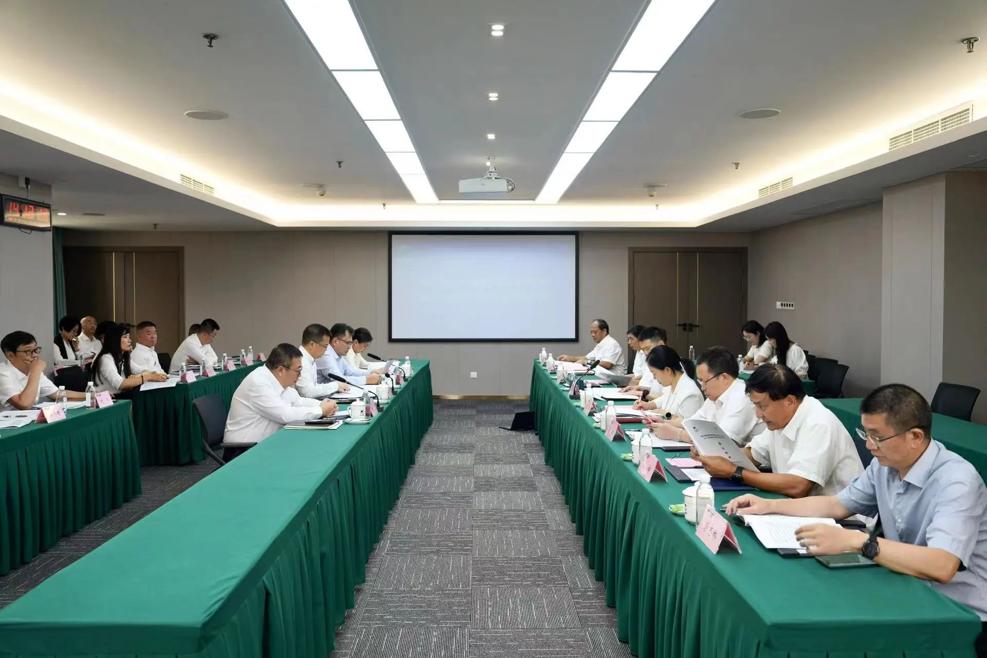省云顶国际集团召开2023年度经理层向董事会述职汇报会
