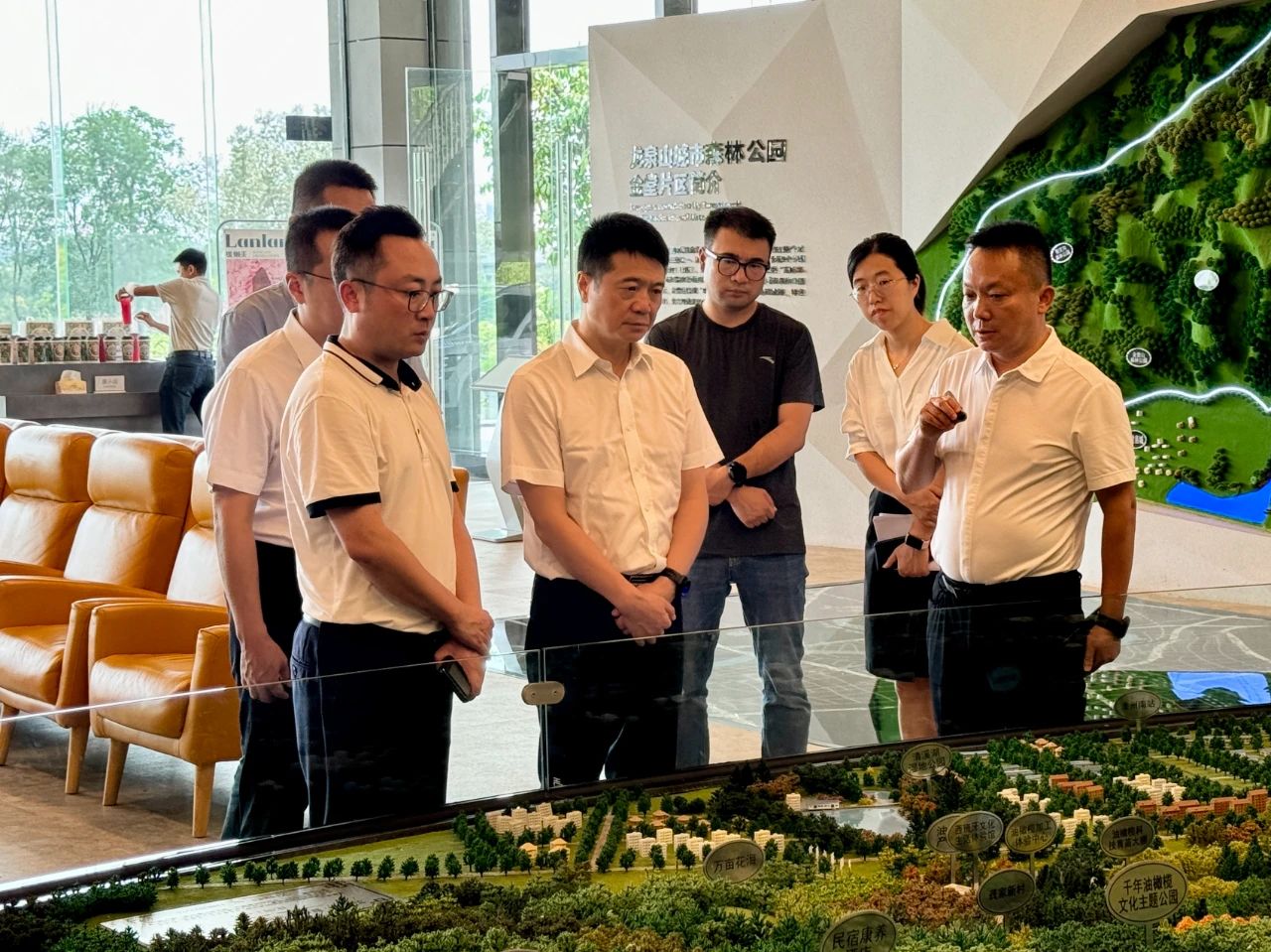 省云顶国际集团党委书记、董事长游勇带队赴聚峰谷项目发展汛期安全出产查抄并调研出产经营情况