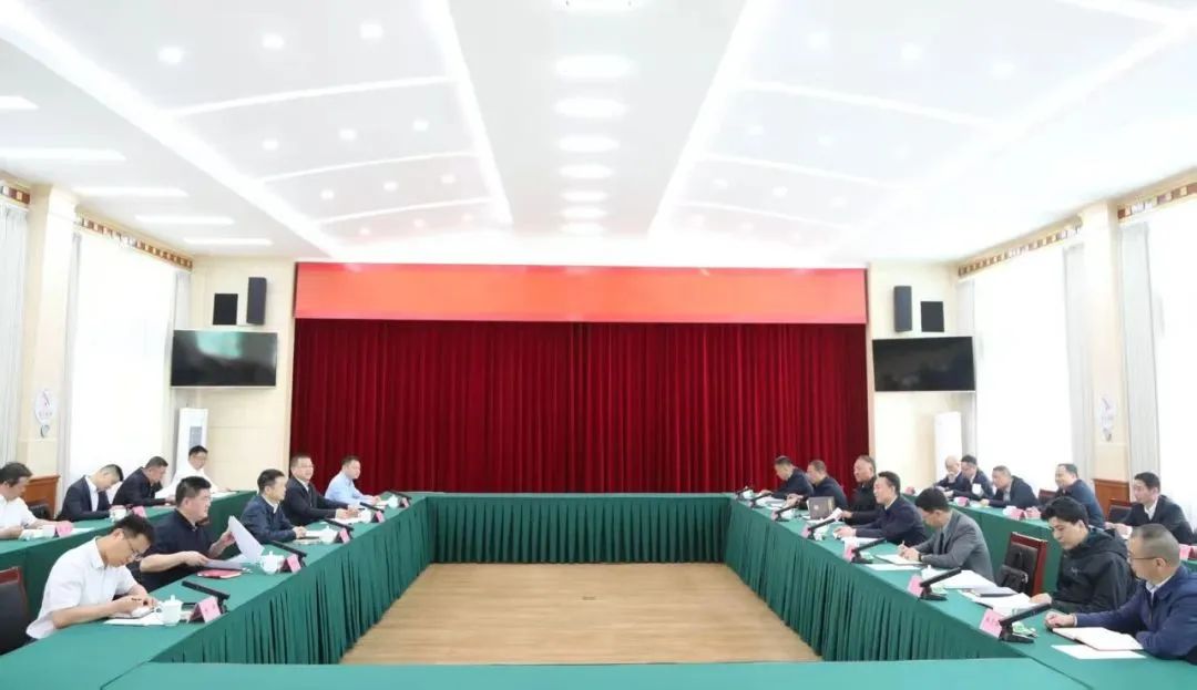 省云顶国际集团与甘孜州进行座谈互换会