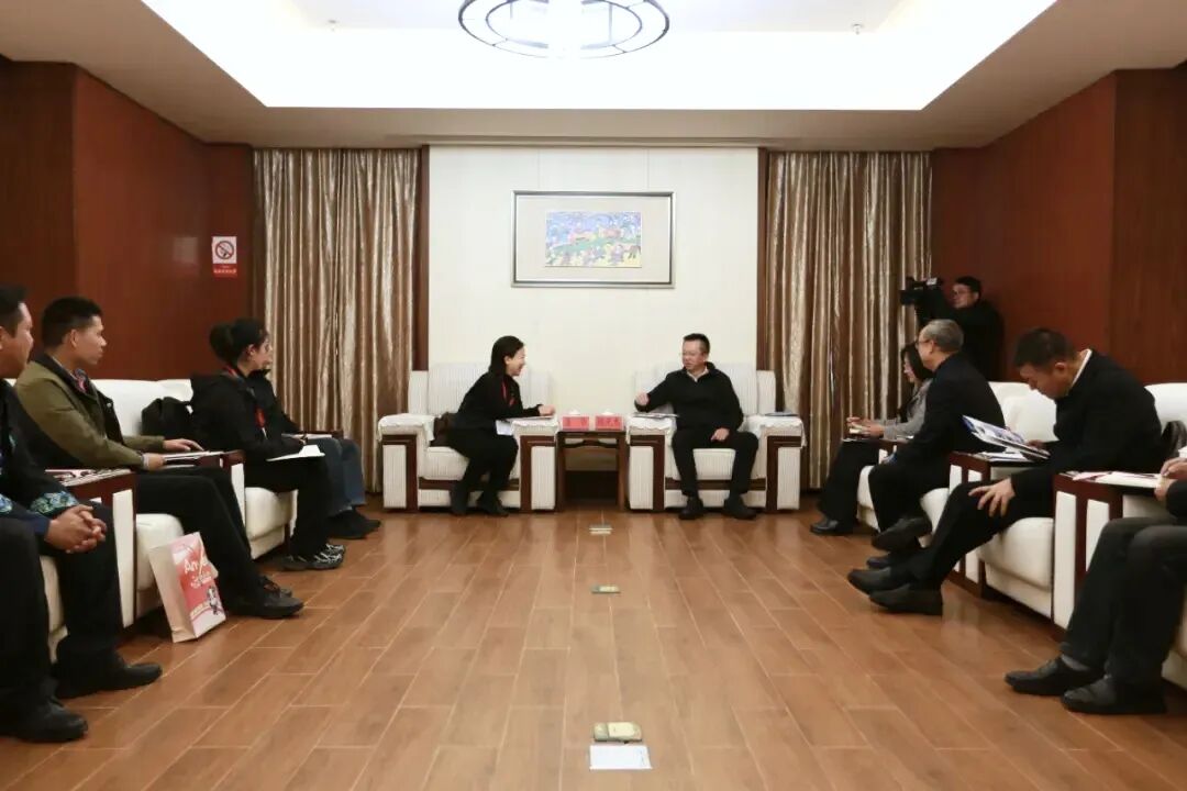 省云顶国际集团连华同道率队赴贵州黔东南自治州调查座谈
