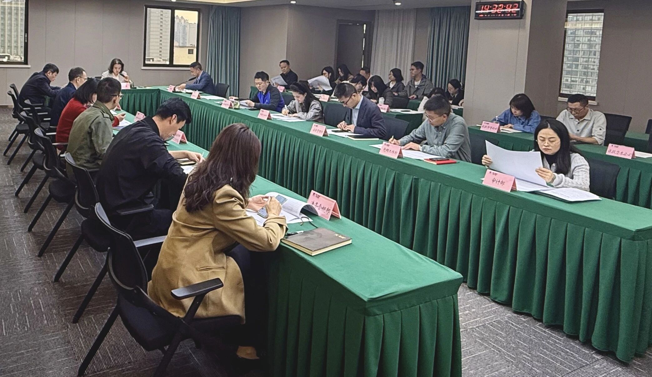 省云顶国际集团召开鼎新深入提升行动沉点工作整体评估工作会议